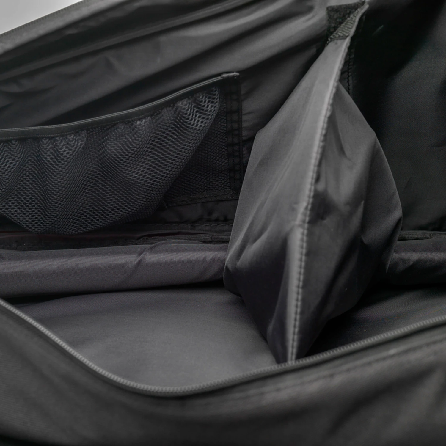 Dunlop CX Performance Thermo Schlägertasche 12er - Schwarz, Schwarz Glänzend 3 Dunlop CX Performance Thermo Schlägertasche 12er - Schwarz, Schwarz Glänzend