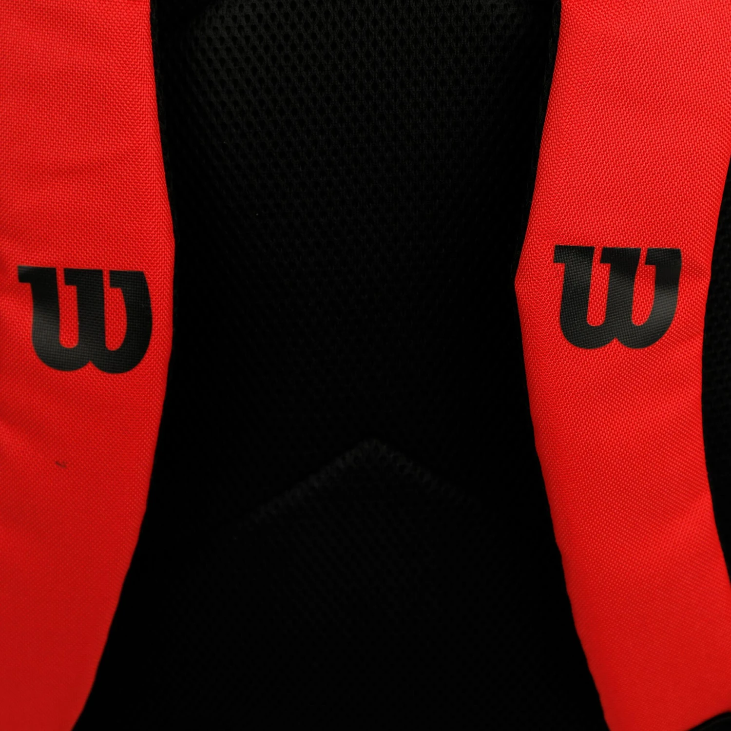 Wilson EMEA Reflective Rucksack Special Edition - Rot, Schwarz 4 Wilson EMEA Reflective Rucksack Special Edition - Rot, Schwarz – Bild 2